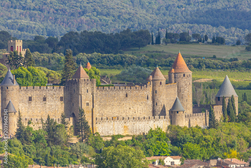 Les remparts de la Cité de Carcassonne dans le département de l'Aude