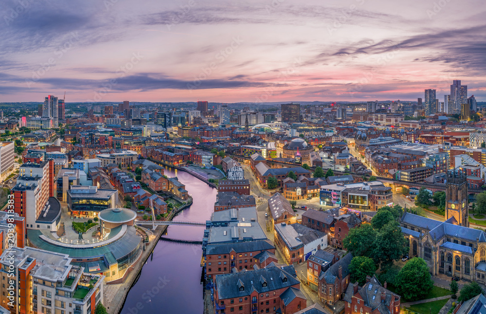 Obraz premium Leeds, Yorkshire, England aerial view of Leeds city centre skyline, modern office buildings, urban streets and golden evening light.