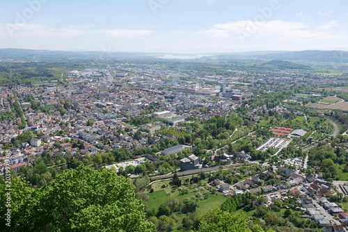 Blick nach Singen von der Bergfestung Hohentwiel aus im Hegau