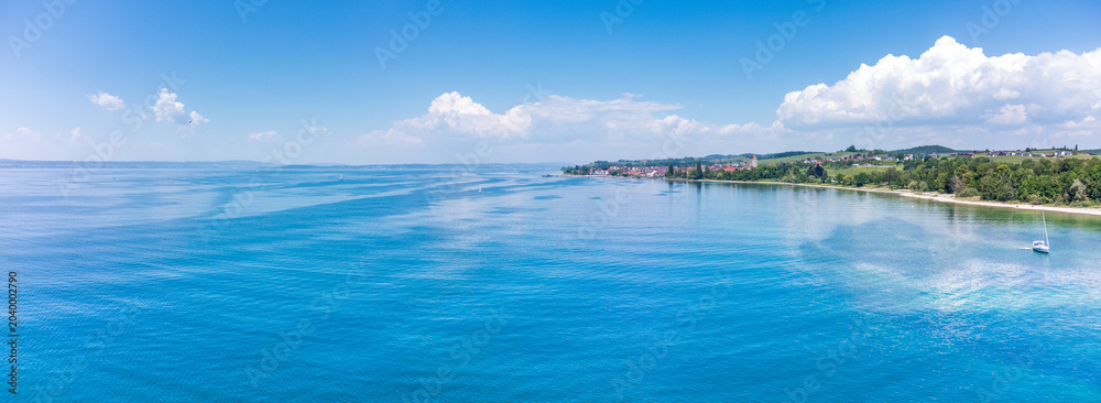 Obraz premium Spectacular drone panoramic perspective of the Lake Constance shoreline near Hagnau village.