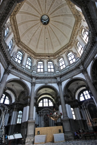 Tableau sur toile Inside of Santa Maria della Salute in the Dorsoduro district of Venice, Italy