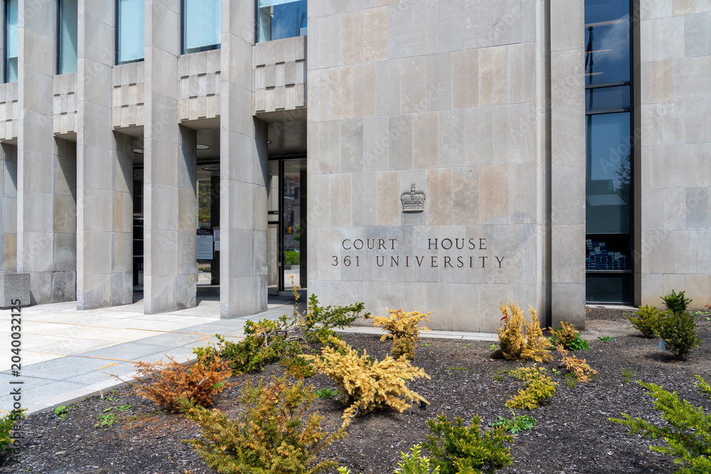 Naklejka premium Toronto, Ontario, Canada - May 19, 2022: The entrance to Superior Court of Justice (Criminal) at 361 University Avenue Courthouse in Toronto, Ontario, Canada. 