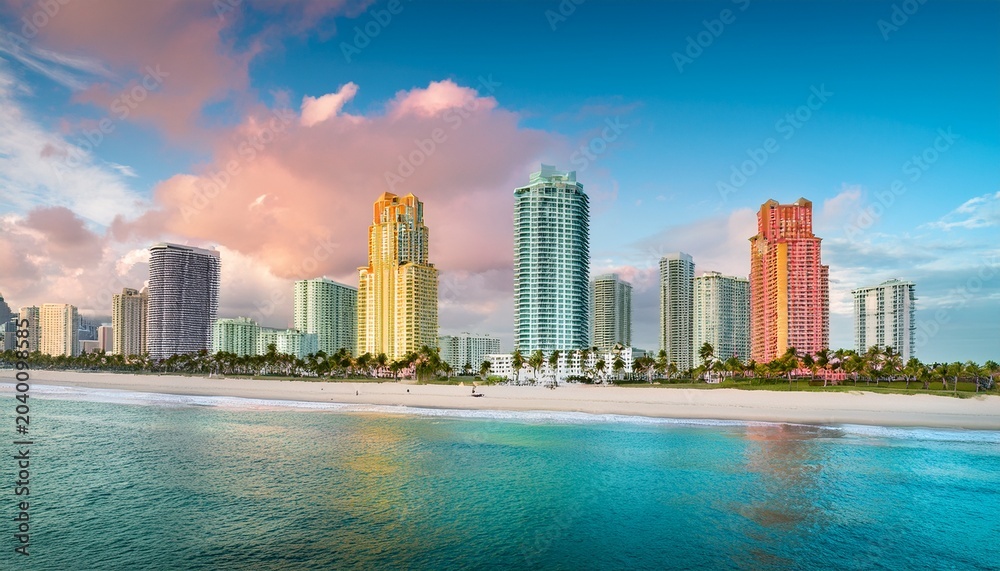 Naklejka premium vibrant palm beach skyline in pastel colors