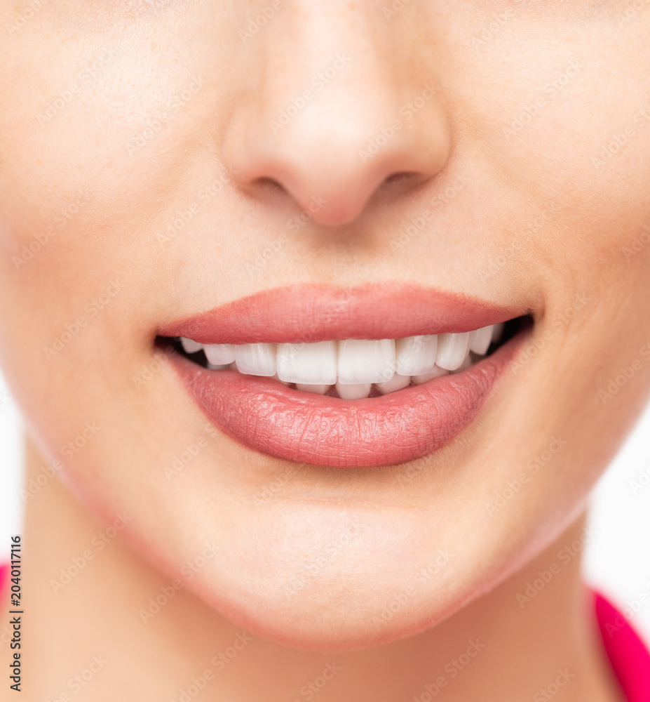 Naklejka premium Smiling person showing straight white teeth against a clean white background