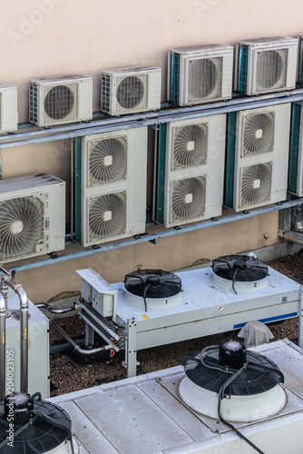 Obraz na płótnie Row of Air Conditioning Rooftop Units and HVAC Condensers on Commercial Building