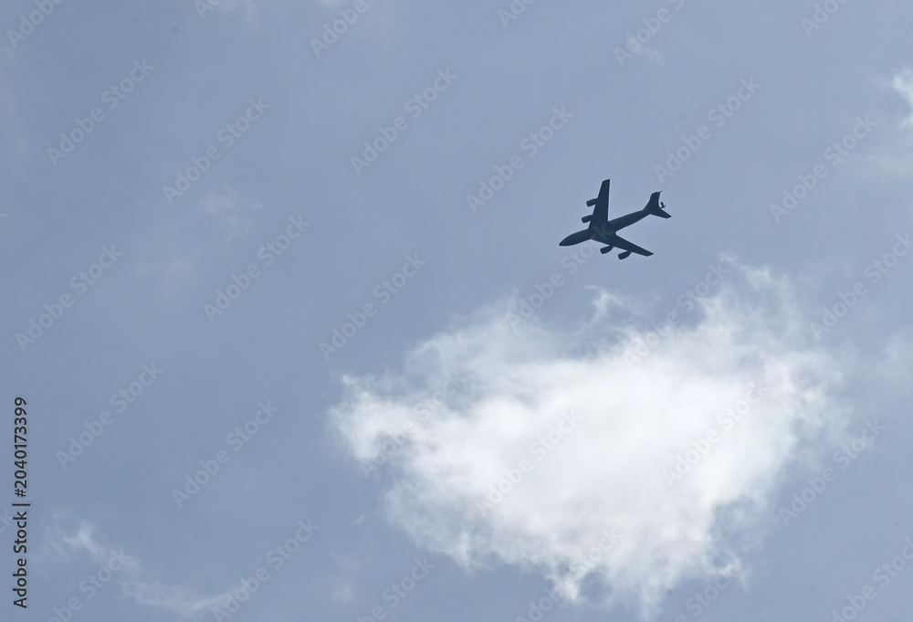 Fototapeta premium Jet Plane Flying Overhead