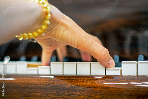 Fotografie Play left-handed piano chords. Music lessons