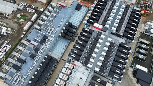 Fotografía Drone Perspective of Large Scale Cloud Computing Facility and Digital Infrastruc