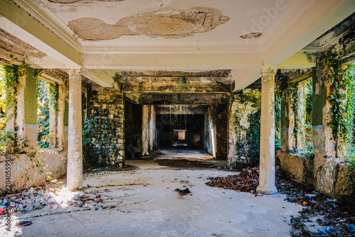 Schilderij op canvas Overgrown corridor of abandoned Soviet Bathhouse #5 in Tskaltubo, Georgia, where nature slowly reclaims the once-grand spa