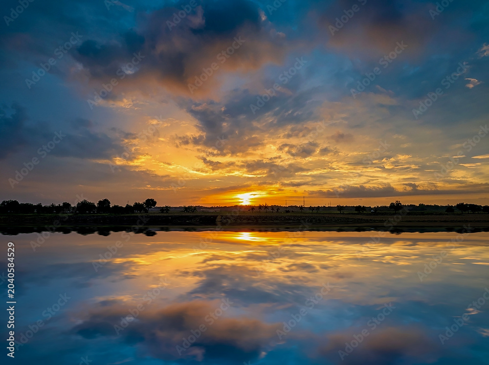 Fototapeta premium sunrise over the lake