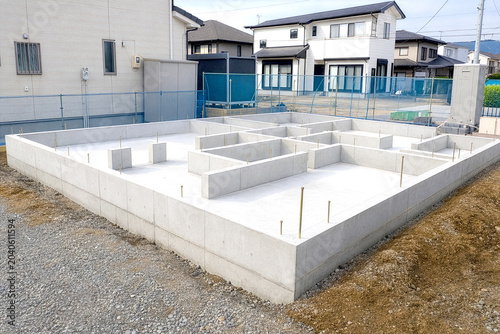 Naklejka ベタ基礎完成後の住宅建築現場 新築住宅の基礎工事と耐震構造
