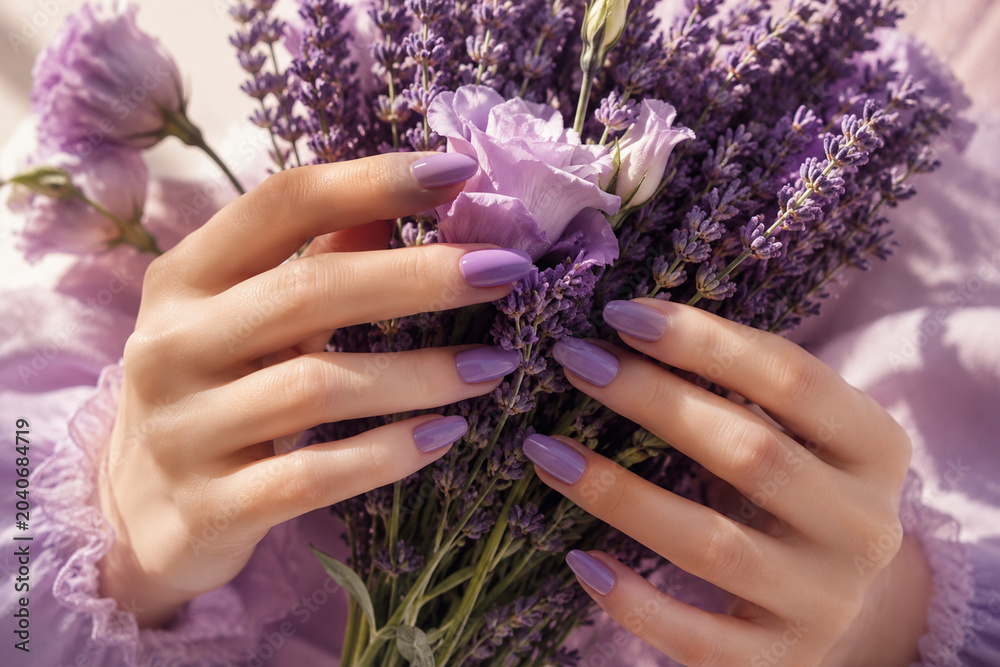 Fototapeta premium Elegant Purple Manicure Images｜上品なパープルネイルの写真素材