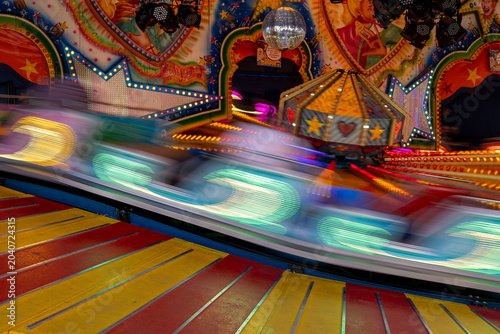 Foto Amusement park ride spinning at a funfair at night
