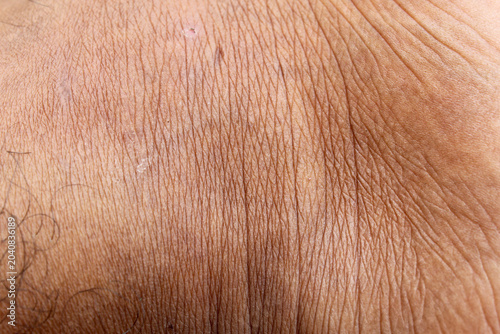 Quadro su tela the texture of the skin on the feet of men with brown skin, with lines and wrink