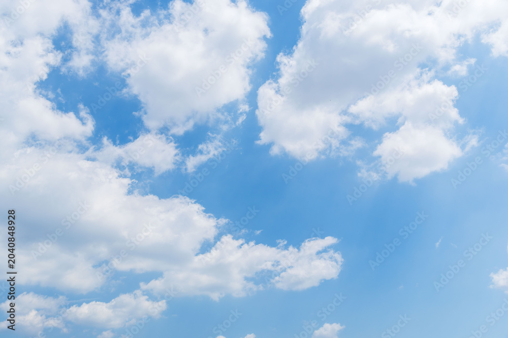 Fototapeta premium 初夏の昼の青空と白い雲22