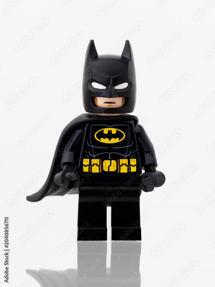 Naklejka premium Dortmund - Deutschland 31. Mai 2026 - lego Minifigure Superheld Batman mit Maske und Umhang