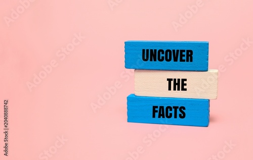 Foto Stacked colorful blocks with the text UNCOVER THE FACTS