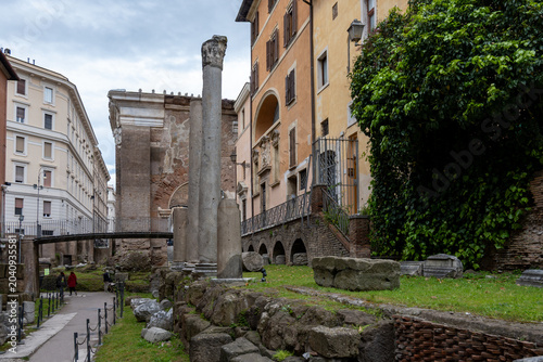 Tableau sur toile Architectural history in details of ruins, old buildings, walls, amfitheatres, a