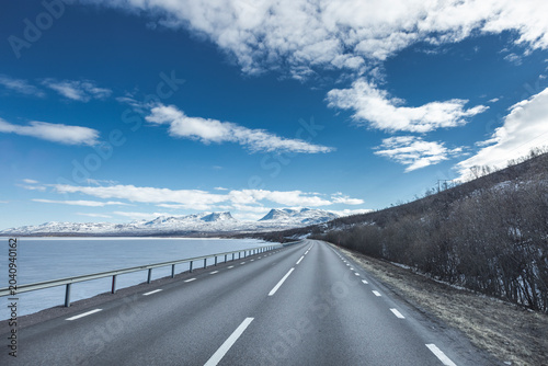 Europastrasse E 10 in Schwedisch Lappland bei Kiruna