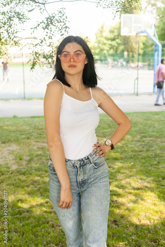 Foto Authentic summer beauty portrait with warm highlights.