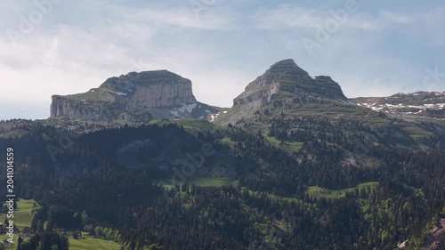 Panorama sur la Tour d'Aï au-dessus de Leysin