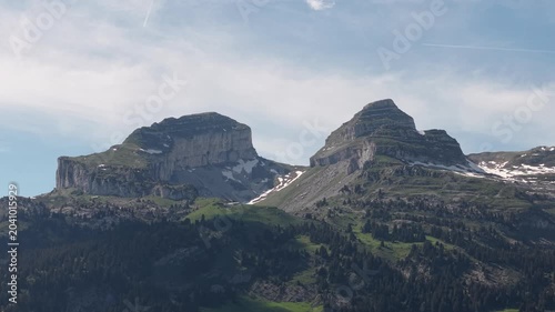 Les sommets jumeaux de la Tour d'Aï et de la Tour deMayen