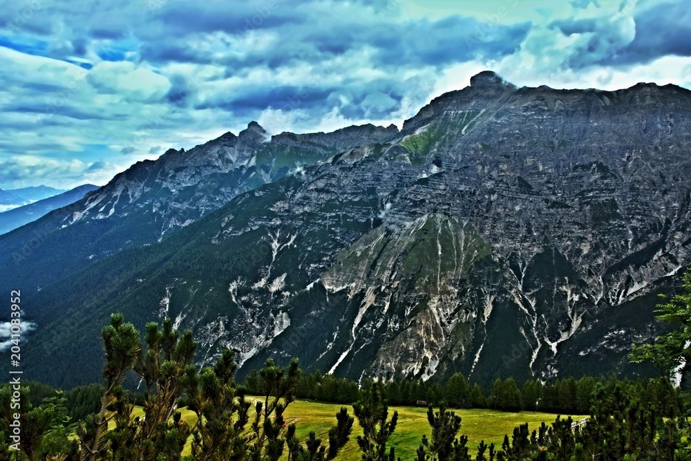 Obraz premium Austrian Alps - view of the Stubai Alps from the Elferhütte