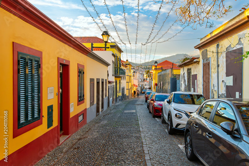 Cuadro en lienzo The long and narrow cobblestone Rua de Santa Maria street in the Old Town Zona V