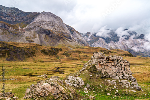 Fotografie Hiking trail in Cirque de Troumouse at Heas in the Hautes-Pyrenees department in