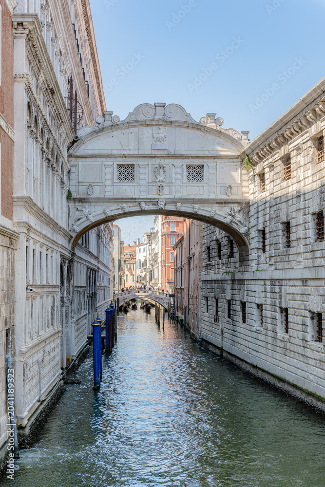Fototapeta premium The Bridge of Sighs arches over a tranquil Venetian canal