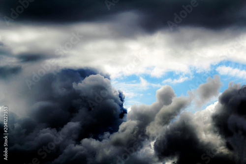 Foto Dramatic skies and shifting clouds