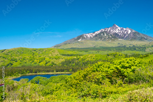 mountain landscape with blue sky日本の北海道利尻島で撮影した利尻富士とオタトマリ沼