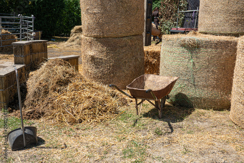 Fotografija stacked hay bales and farm implements
