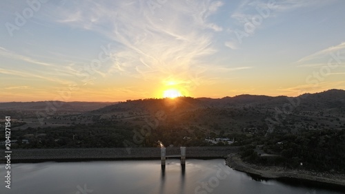 Foto Spectacular aerial sunset of Wyangala Dam NSW Australia