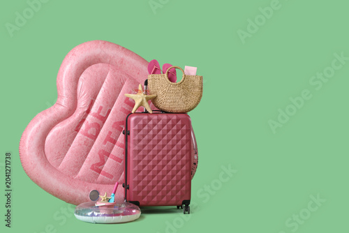 Suitcase with inflatable ma...