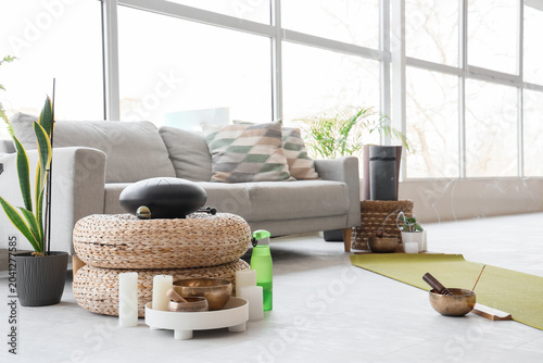 Glucophone on poufs with Ti...