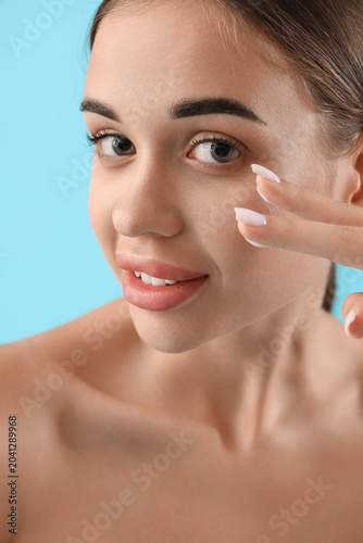 Young woman applying natura...