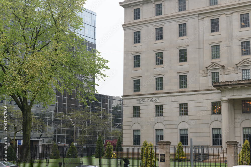 Naklejka premium (at right) exterior of Manufacturers Life Insurance Building now Manulife Head Office, designed by Sproatt & Rolph, in Beaux-Arts, Neo-Classical style, at 200 Bloor St E, Toronto