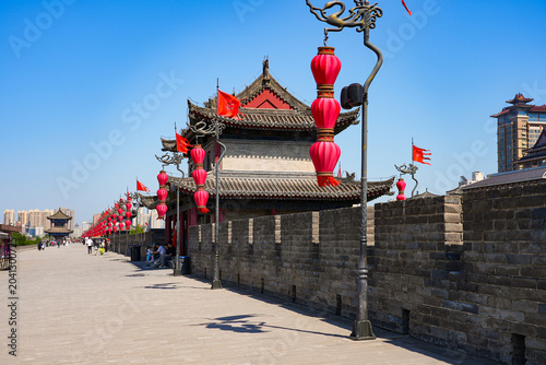 Konstfotografi Perspective view of the wide paved path on top of the ancient Xi'an city wall wi