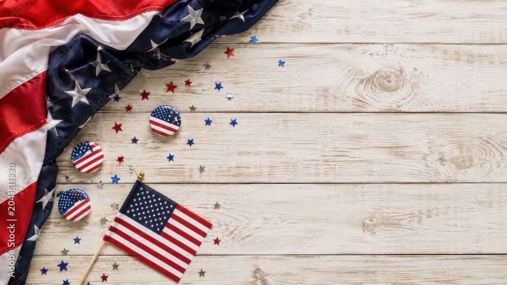 Obraz premium American Flag and Patriotic Decorations on Wooden Background