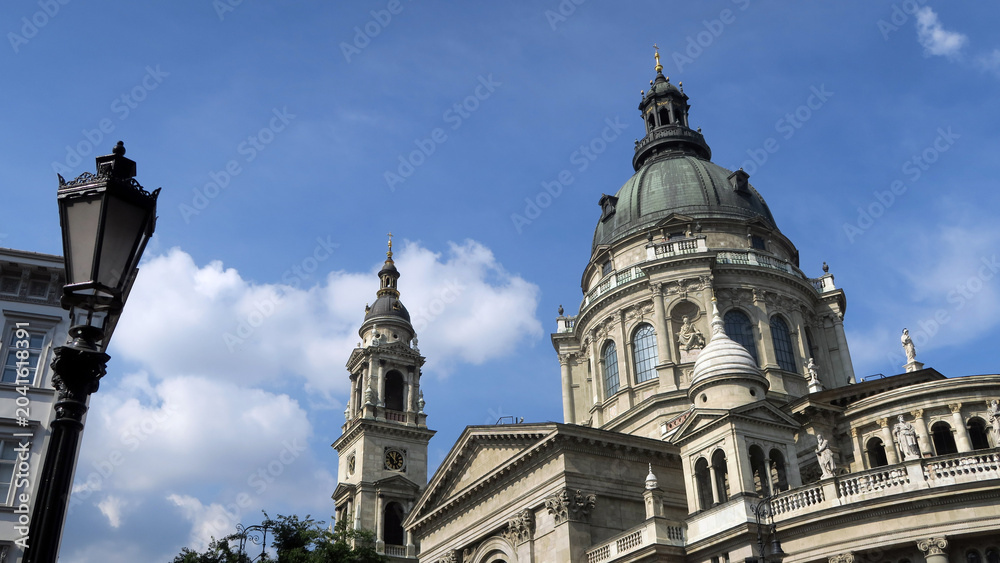 Fototapeta premium St. Stephen's Basilica (Hungarian: Szent István-bazilika) is a Roman Catholic basilica in Budapest, Hungary. It is named in honour of Stephen, the first King of Hungary.