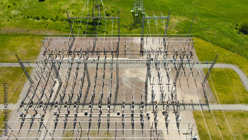 Quadro su tela Electrical substation and transmission lines supplying power to data centers and