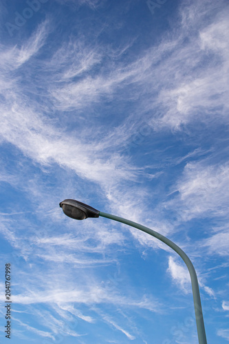 街頭と青空と雲