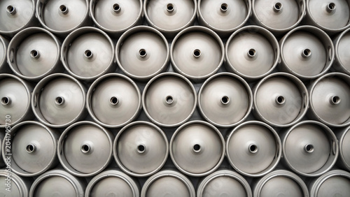 Foto Stacked metal beer kegs background pattern