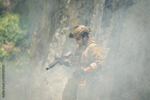 Schilderij op canvas Military operation under smoke cover tactical training grounds action photograph