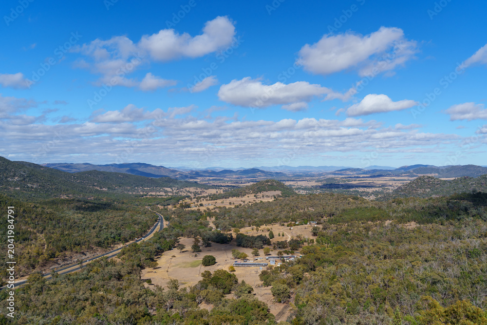 Obraz premium Panoramic view of the countryside from Moonbi Lookout, New England Highway, New South Wales, Australia 