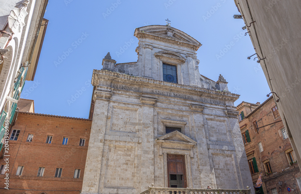 Naklejka premium Fassade der Kirche San Martino in Siena, Italien. 