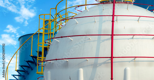 Foto Industrial gas storage tank