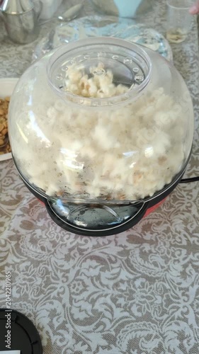 making homemade popcorn