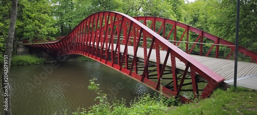 Rote Brücke in Brügge über Fluss